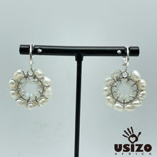 Load image into Gallery viewer, Baby O Pearl Circle Earrings