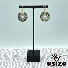 Load image into Gallery viewer, Baby O Pearl Circle Earrings